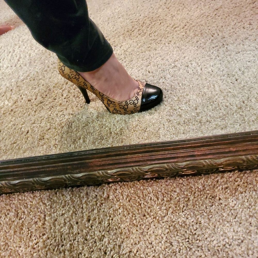 BCBG 3" heels Brown and Gold
